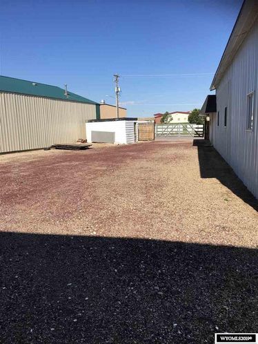 305 Lakeview Dr, Mills, WY 82604